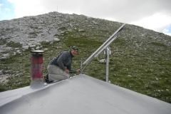 Pannello-fotovoltaico-sul-Rifugio-033