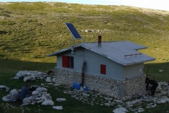 Pannello-fotovoltaico-sul-Rifugio-037a